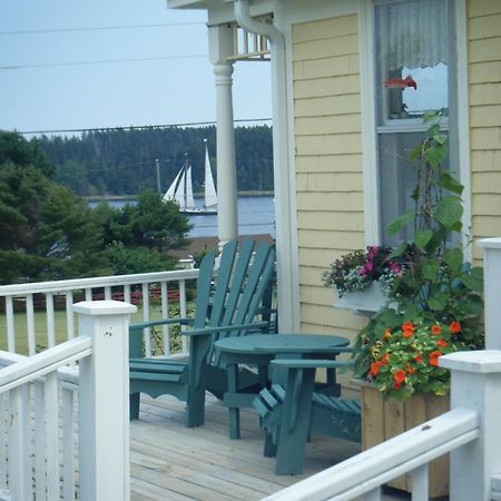 Bayview Pines Country Inn B&B Махоун Бей Екстериор снимка