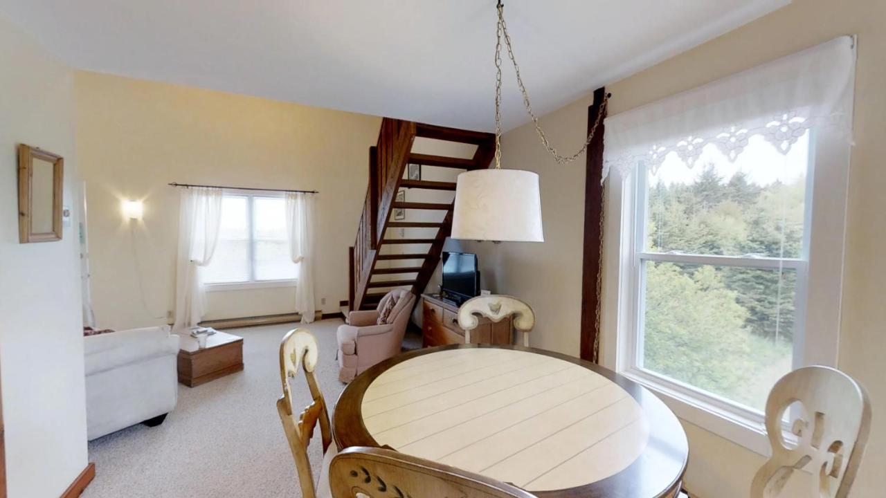 Bayview Pines Country Inn B&B Махоун Бей Екстериор снимка