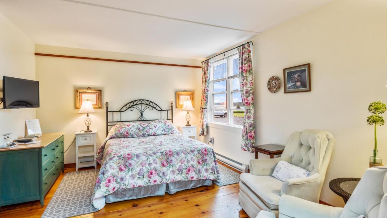 Bayview Pines Country Inn B&B Махоун Бей Екстериор снимка