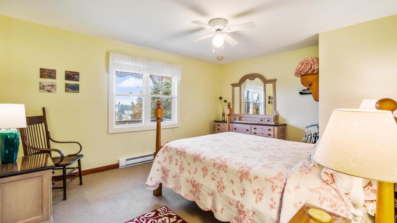 Bayview Pines Country Inn B&B Махоун Бей Екстериор снимка