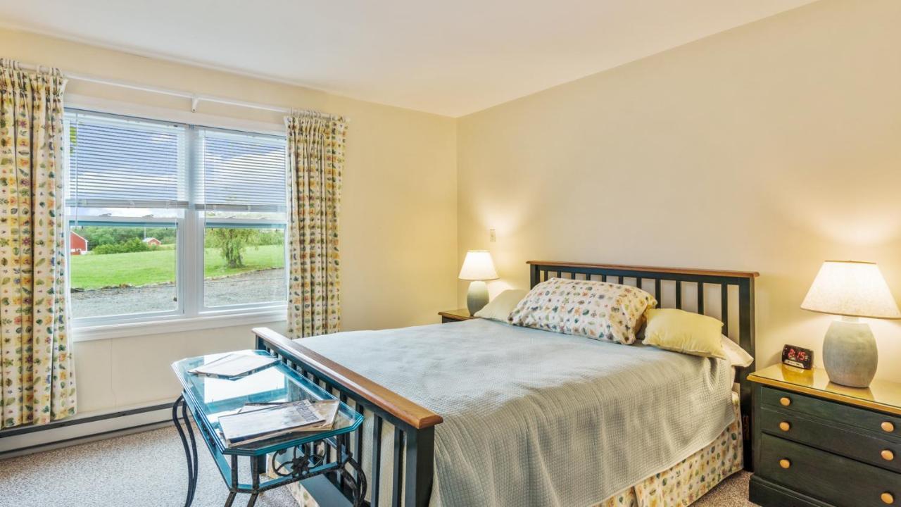 Bayview Pines Country Inn B&B Махоун Бей Екстериор снимка