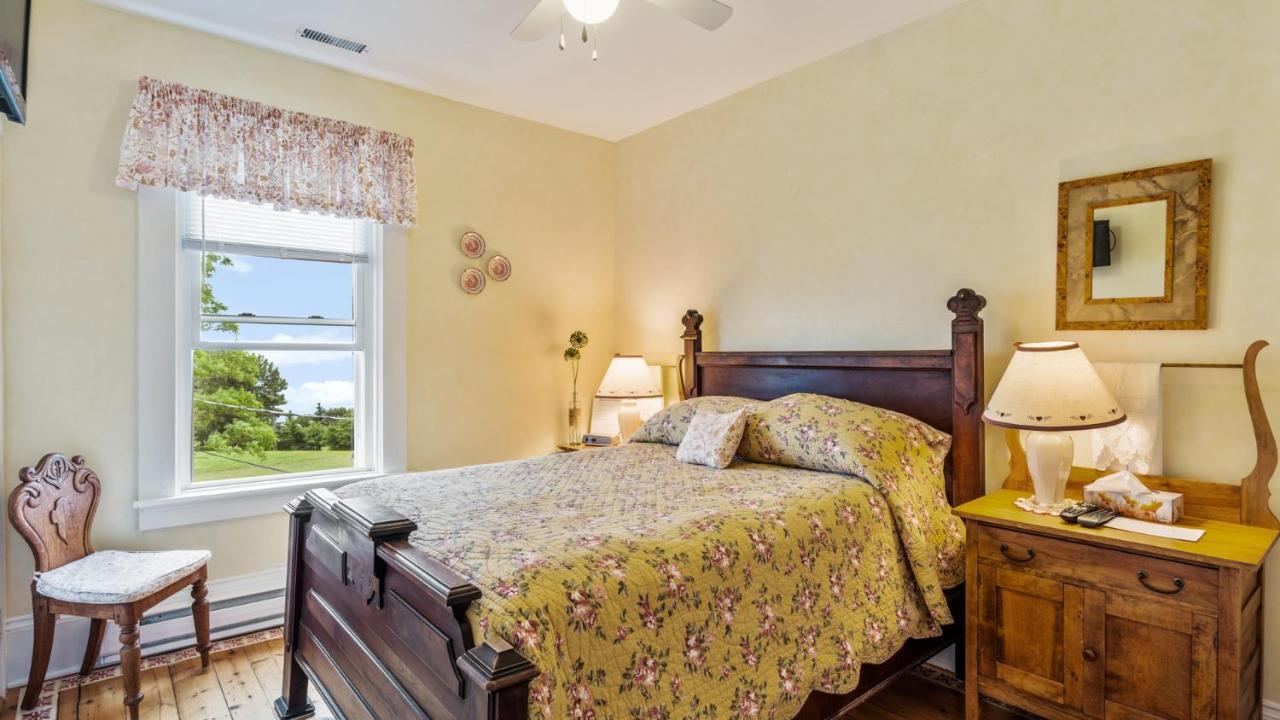 Bayview Pines Country Inn B&B Махоун Бей Екстериор снимка