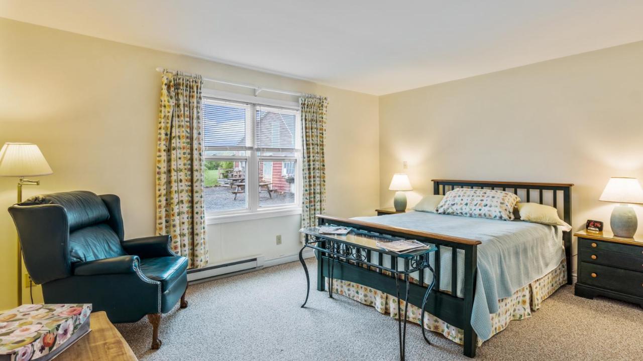 Bayview Pines Country Inn B&B Махоун Бей Екстериор снимка