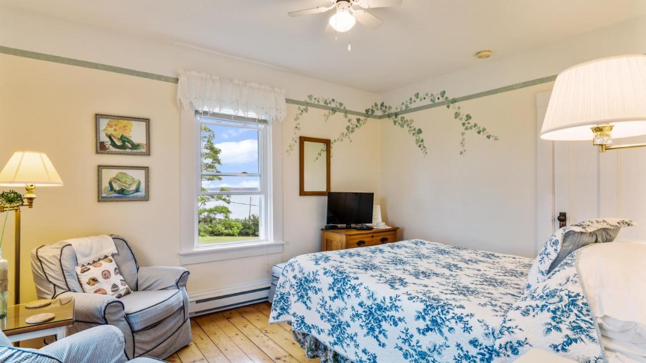 Bayview Pines Country Inn B&B Махоун Бей Екстериор снимка