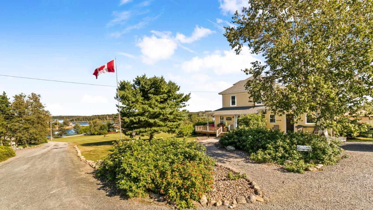 Bayview Pines Country Inn B&B Махоун Бей Екстериор снимка
