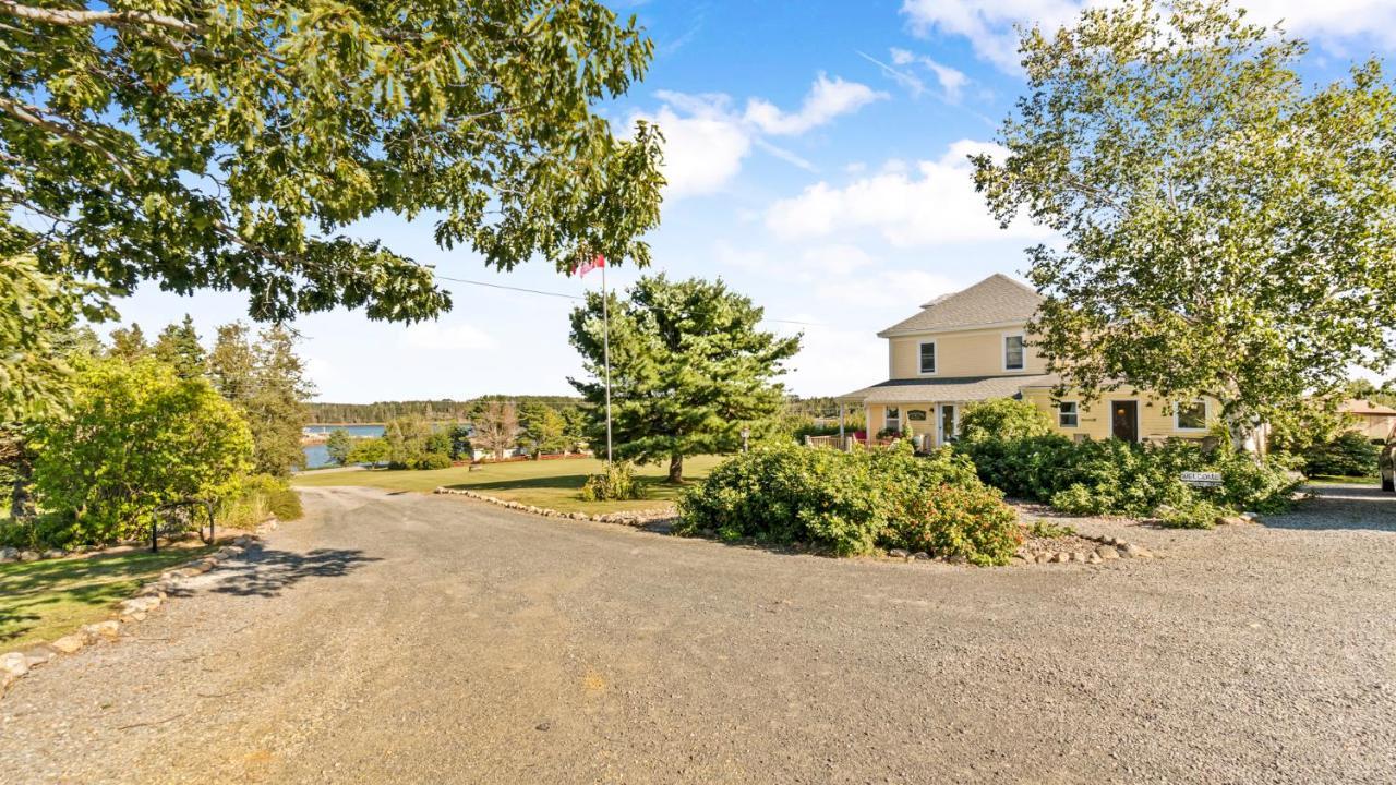 Bayview Pines Country Inn B&B Махоун Бей Екстериор снимка