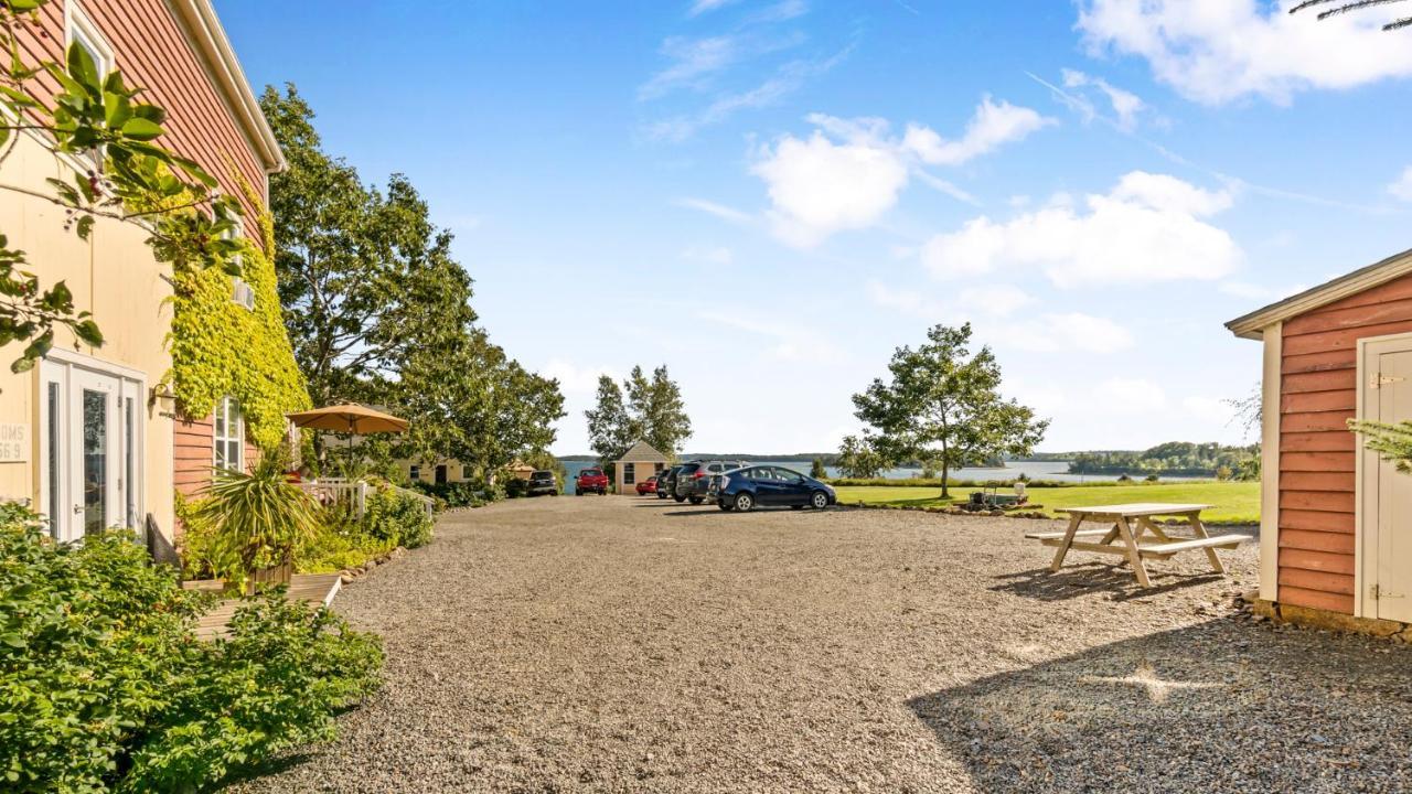 Bayview Pines Country Inn B&B Махоун Бей Екстериор снимка